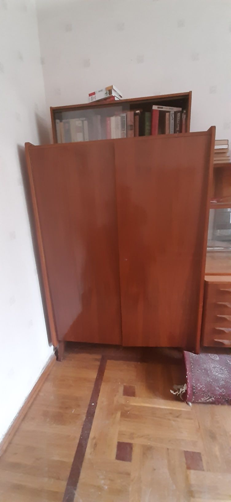Продам мебель диван шкаф трюмо и так далее