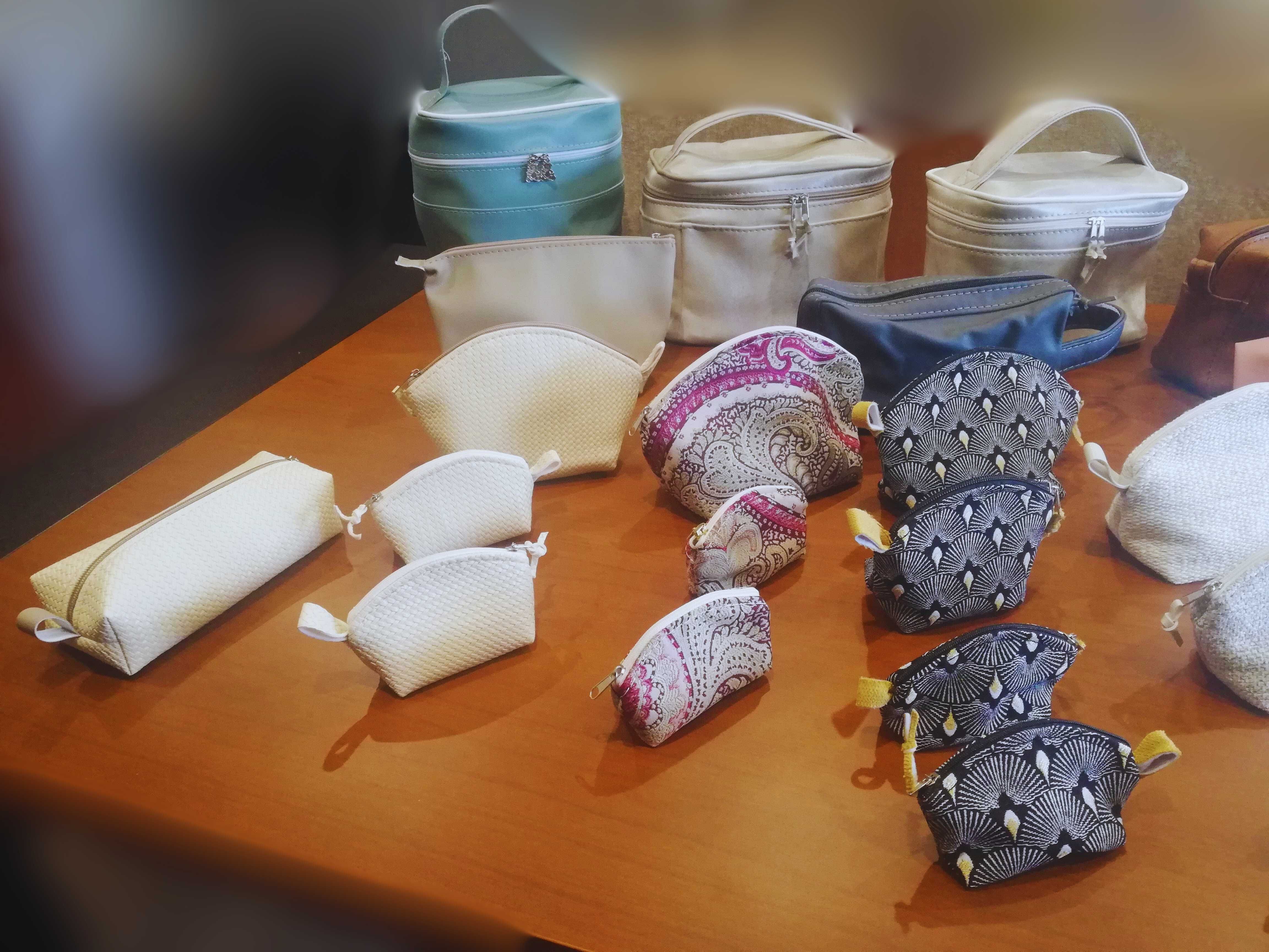 Bolsas, Estojos e Necessaires Artesanais em Couro Natural/Sintético