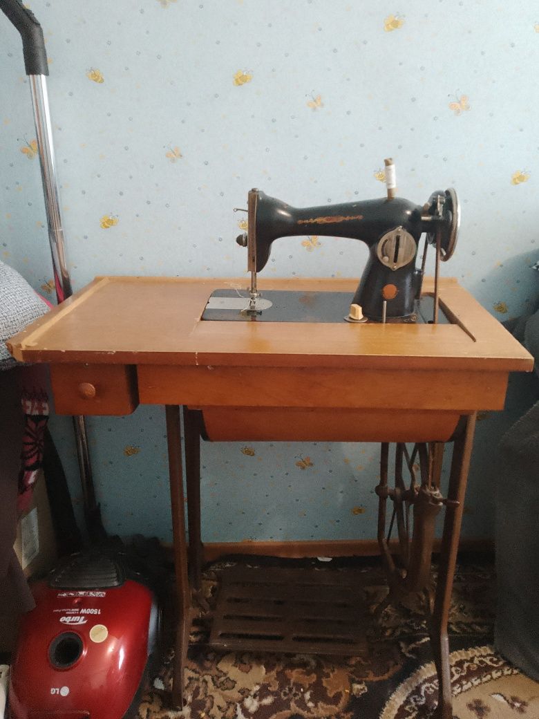 Подільська швейна машинка