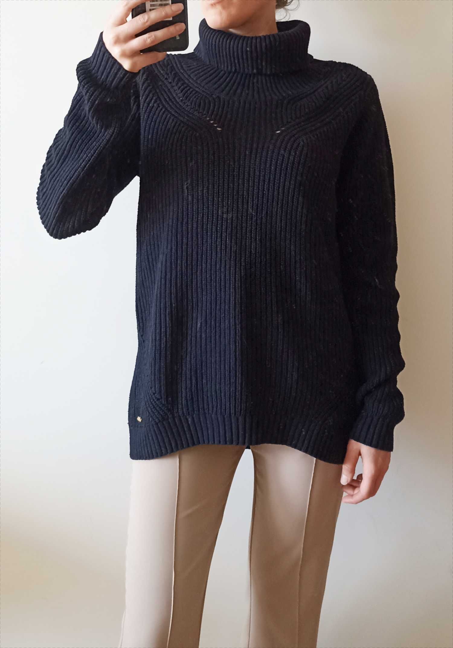 Granatowy sweter golf guess gruby splot