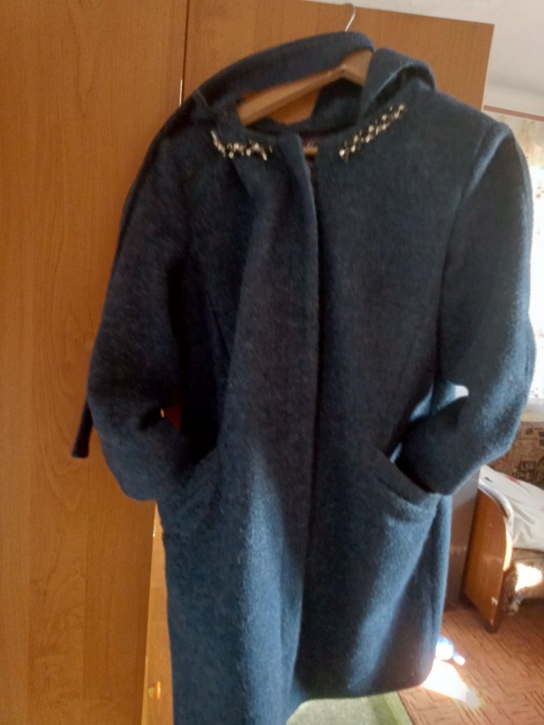 Жіноче пальто 46 розмір