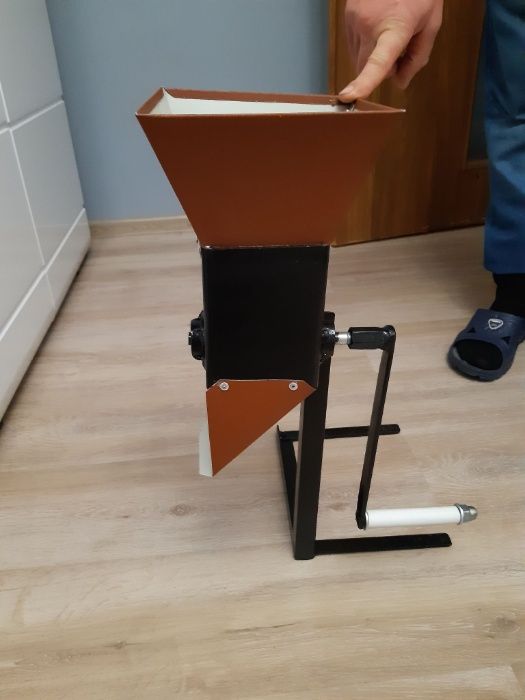 HIT Łuskarka dziadek do orzechów / Włoskie /Laskowe