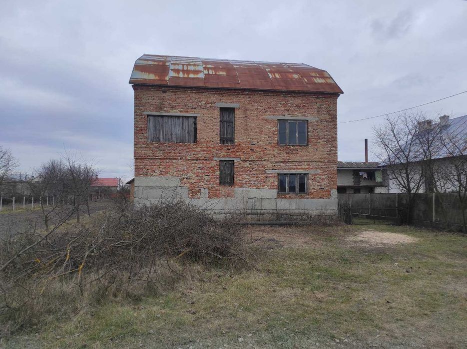 будинок та земельна ділянка 10 сот., м. Радехів