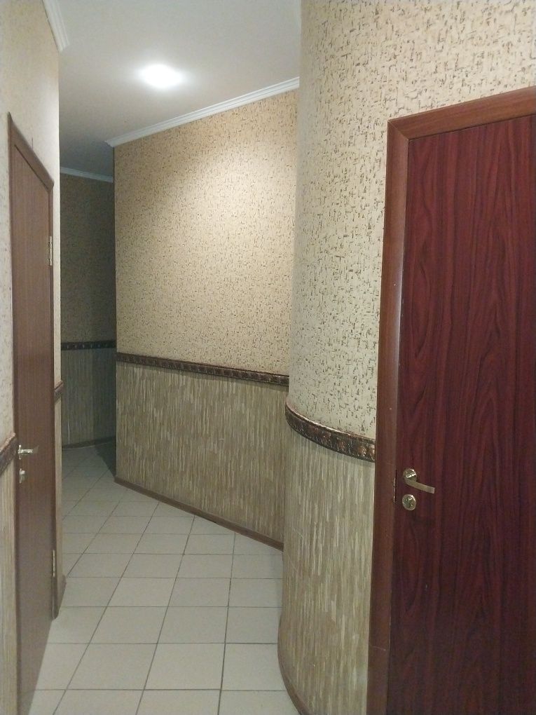 Магазин , апарт-отель , баня з басейн на дровах , центральні комунікац