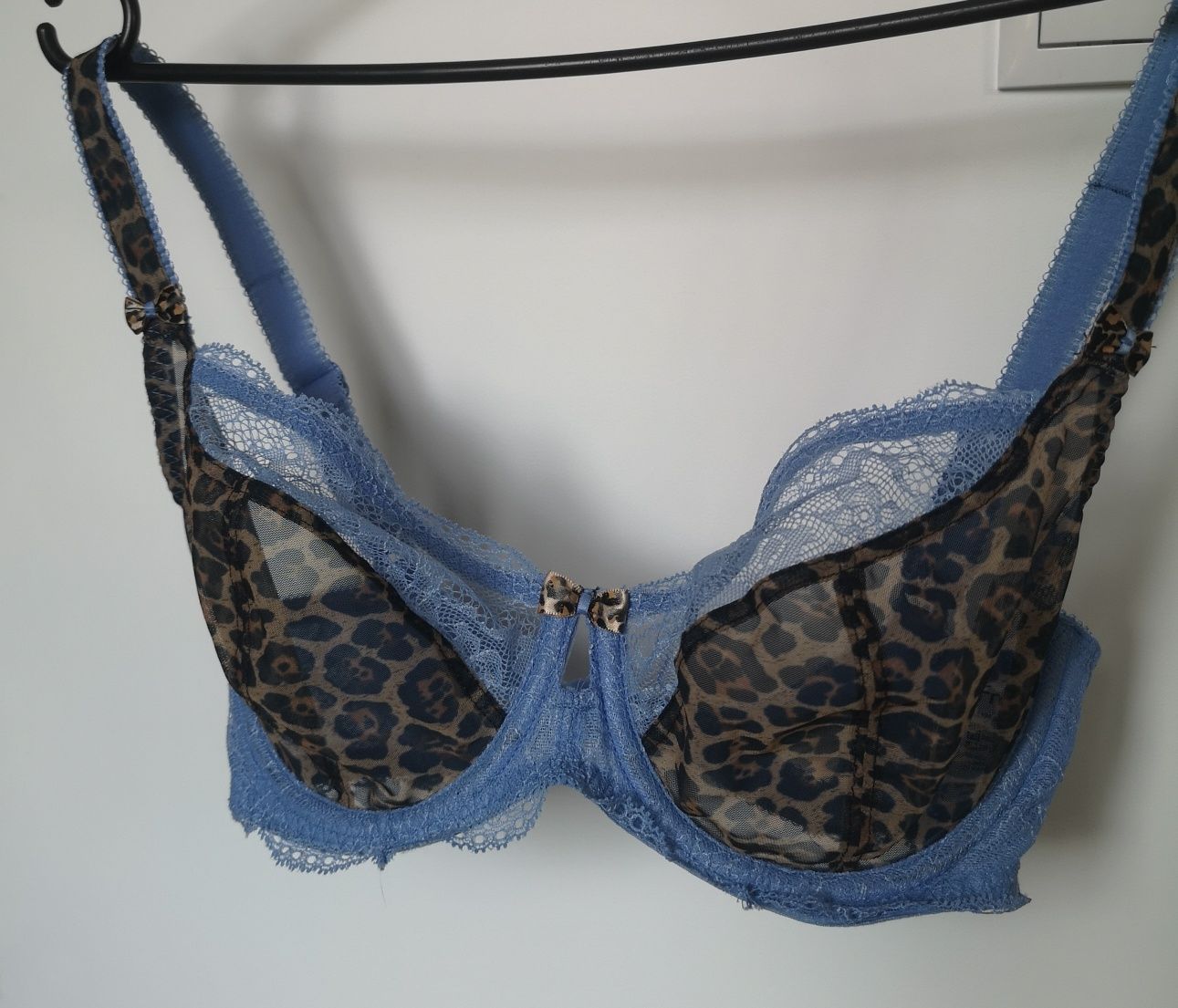 Biustonosz Freya Minx Plunge leopard miękki panterka błękitny 28F 60G