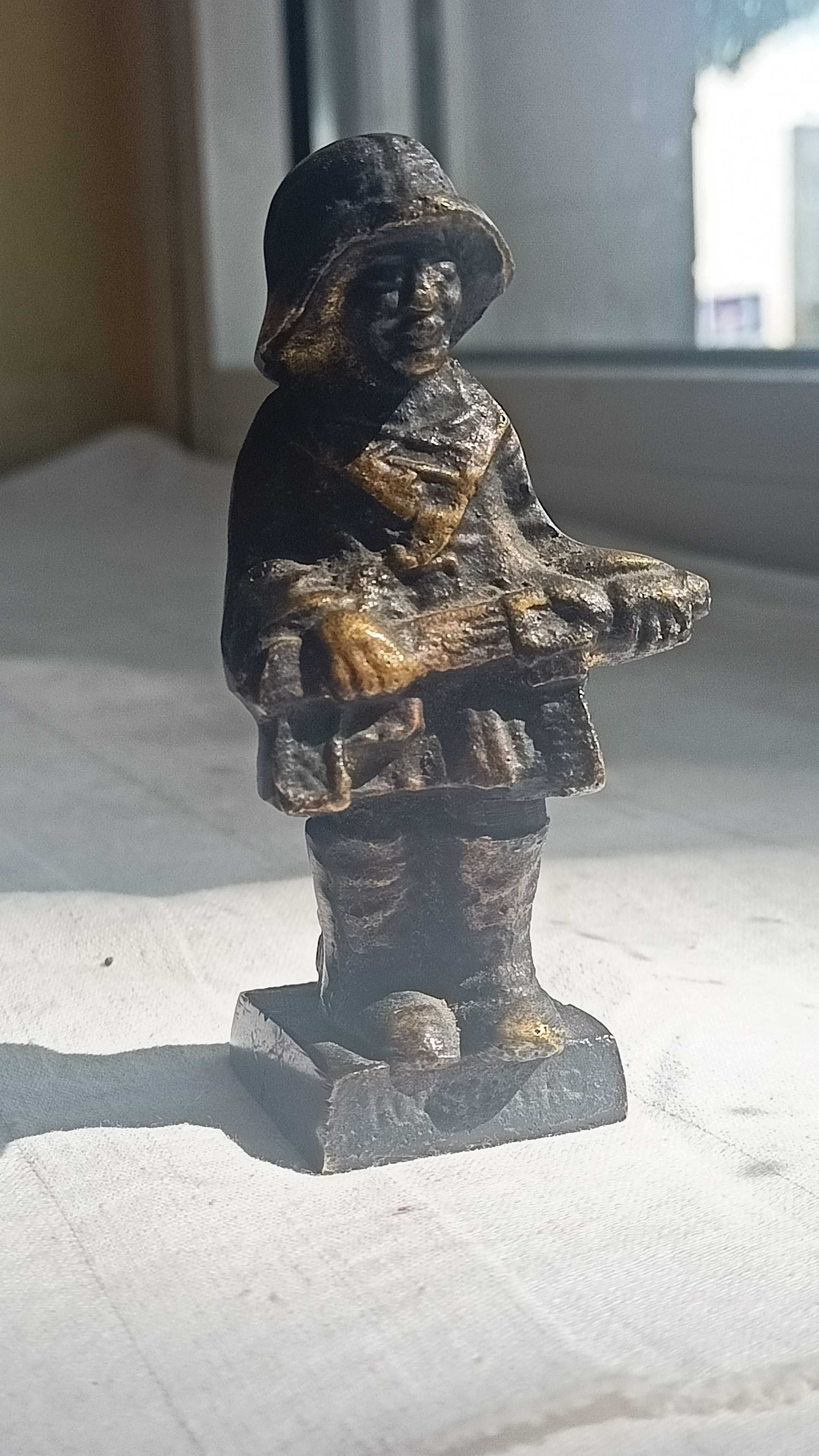 Wysyłka 0 Figurka Małego Powstańca brąz projekt Jerzy Jarnuszkiewicz
