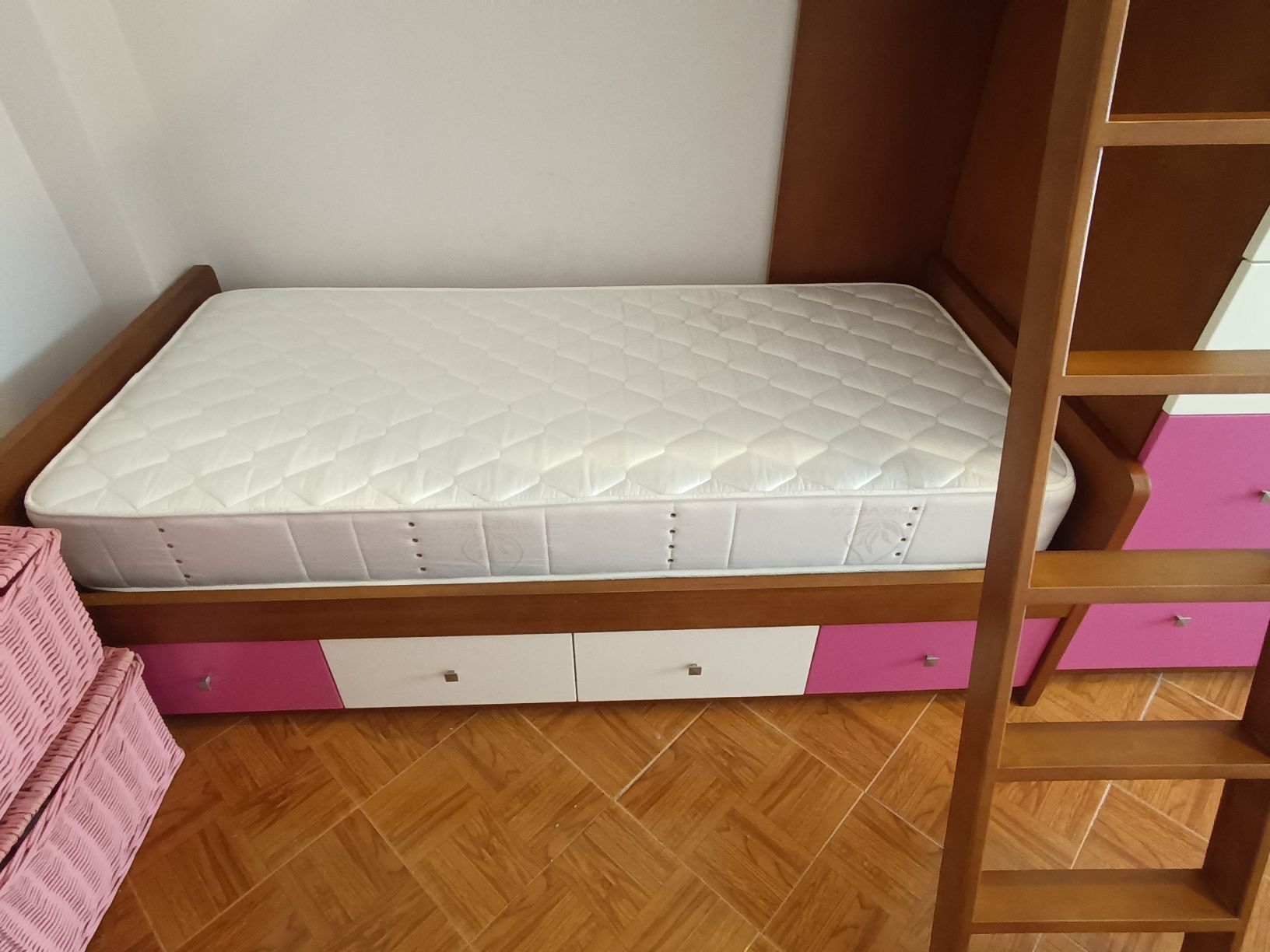 Beliche (com 1 armario e 8 gavetas)