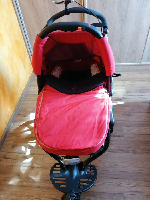 Wózek Jane trójkołowy posiada hamulec w zestawie torba, przewijak