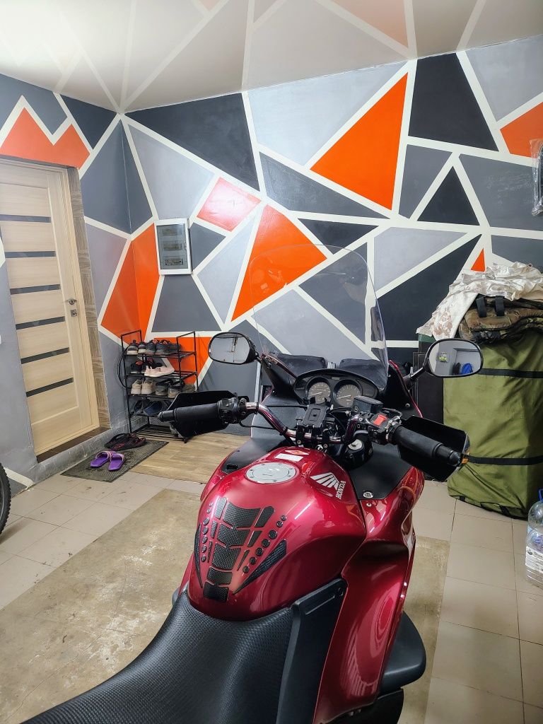 Мотоцик Honda Deauville 650