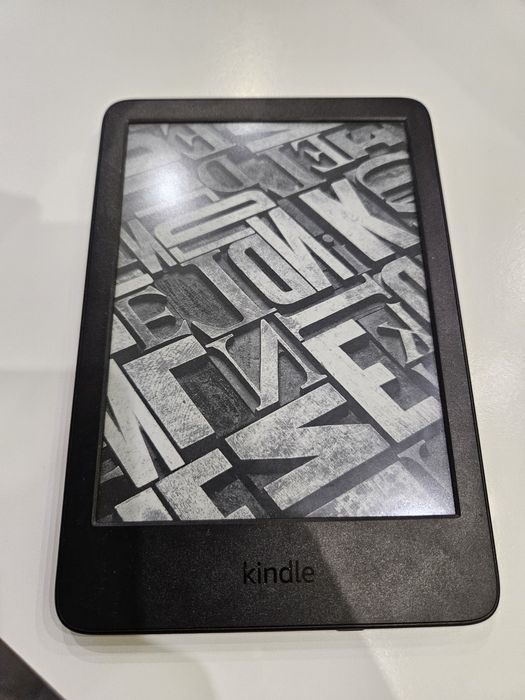 Amazon Kindle 11 (C2V2L3) 16Gb Black Електронна книга з підсвіткою і с