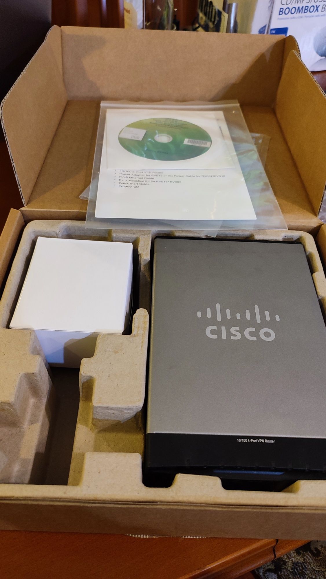 Cisco® RV042 Dual WAN VPN Router - sprawny, bez zasilacza