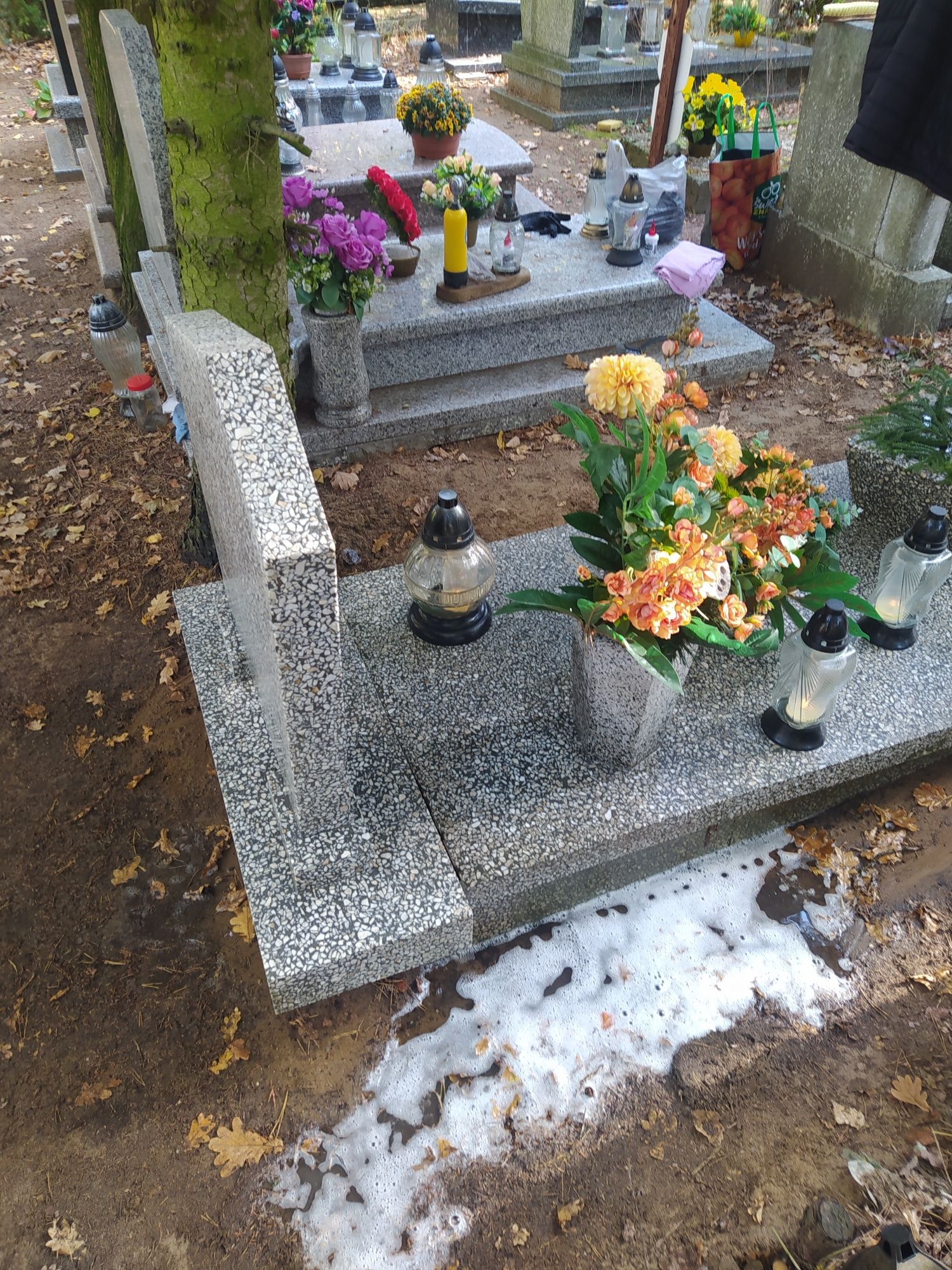 Czyszczenie nagrobków lastryko