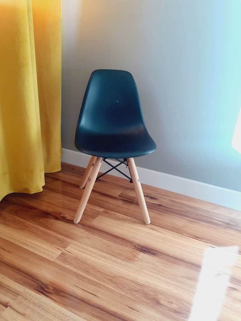 Krzesełko,krzesło dla dziecka skandynawskie.