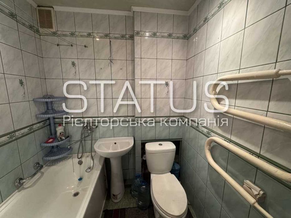 Продаж однокімнатної квартири. Поділ. Вул. Небесної сотні.