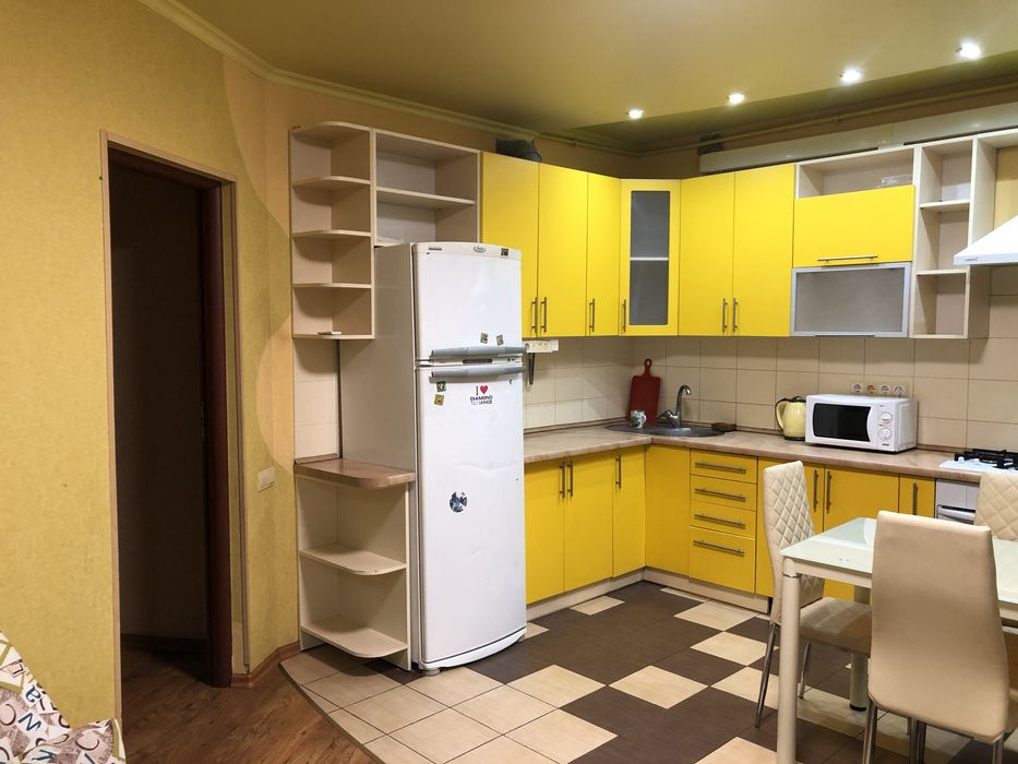 Длительно (год и более) 2х ком.квартира в р-не Монолита; газ.котел