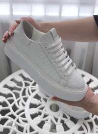 Белые кожаные кросовки