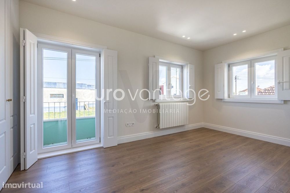 Moradia T4 totalmente remodelada