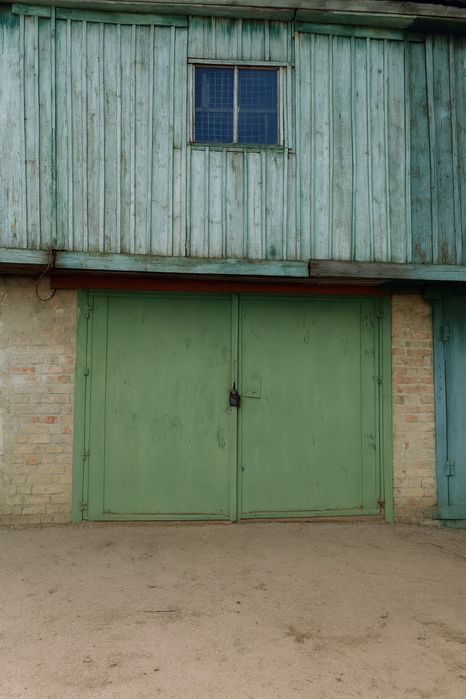 Цегляний гараж в Калиті