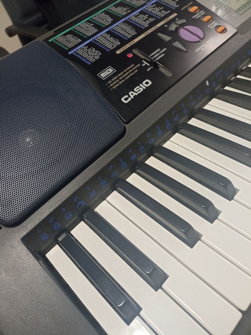 Teclado Casio 5 oitavas - 100€