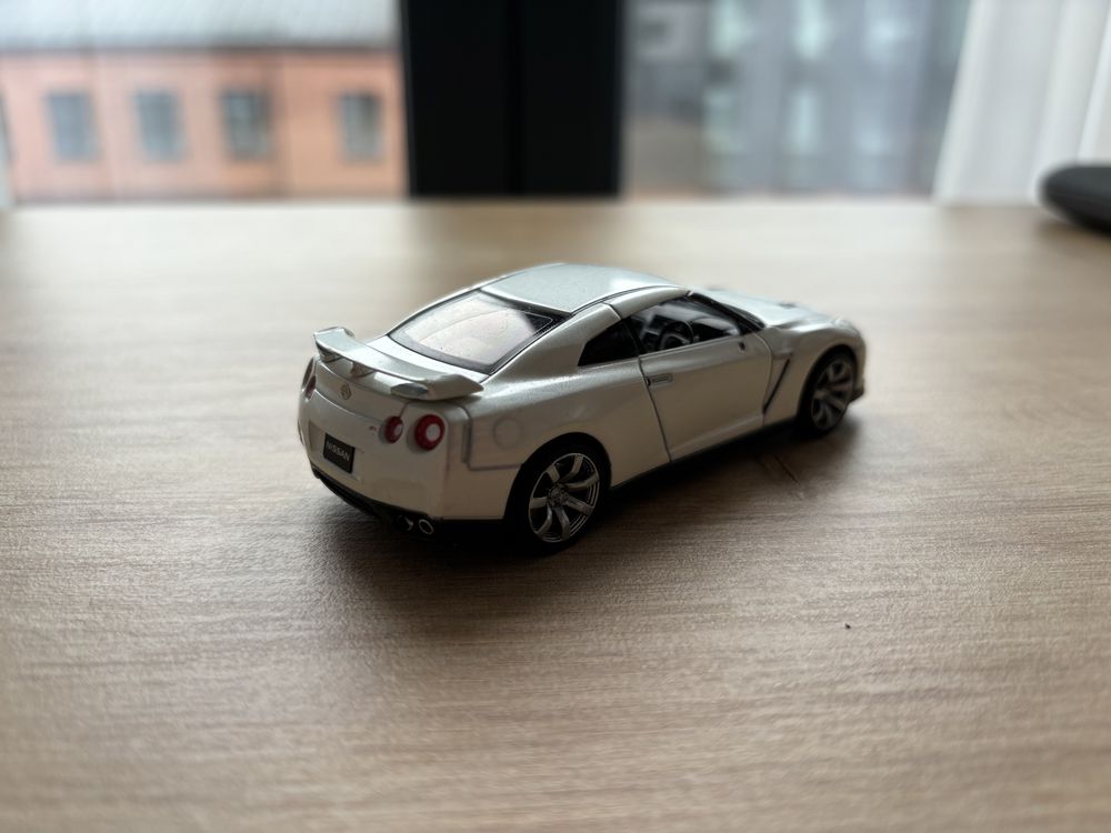 Model 1:43 Nissan GT-R