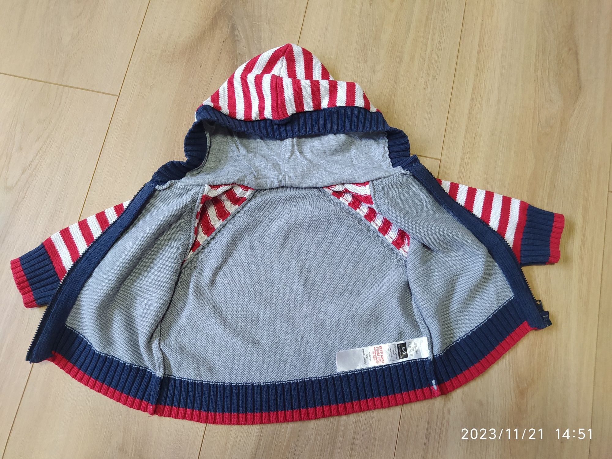 Sweter niemowlęcy rozpinany z kapturem r.68