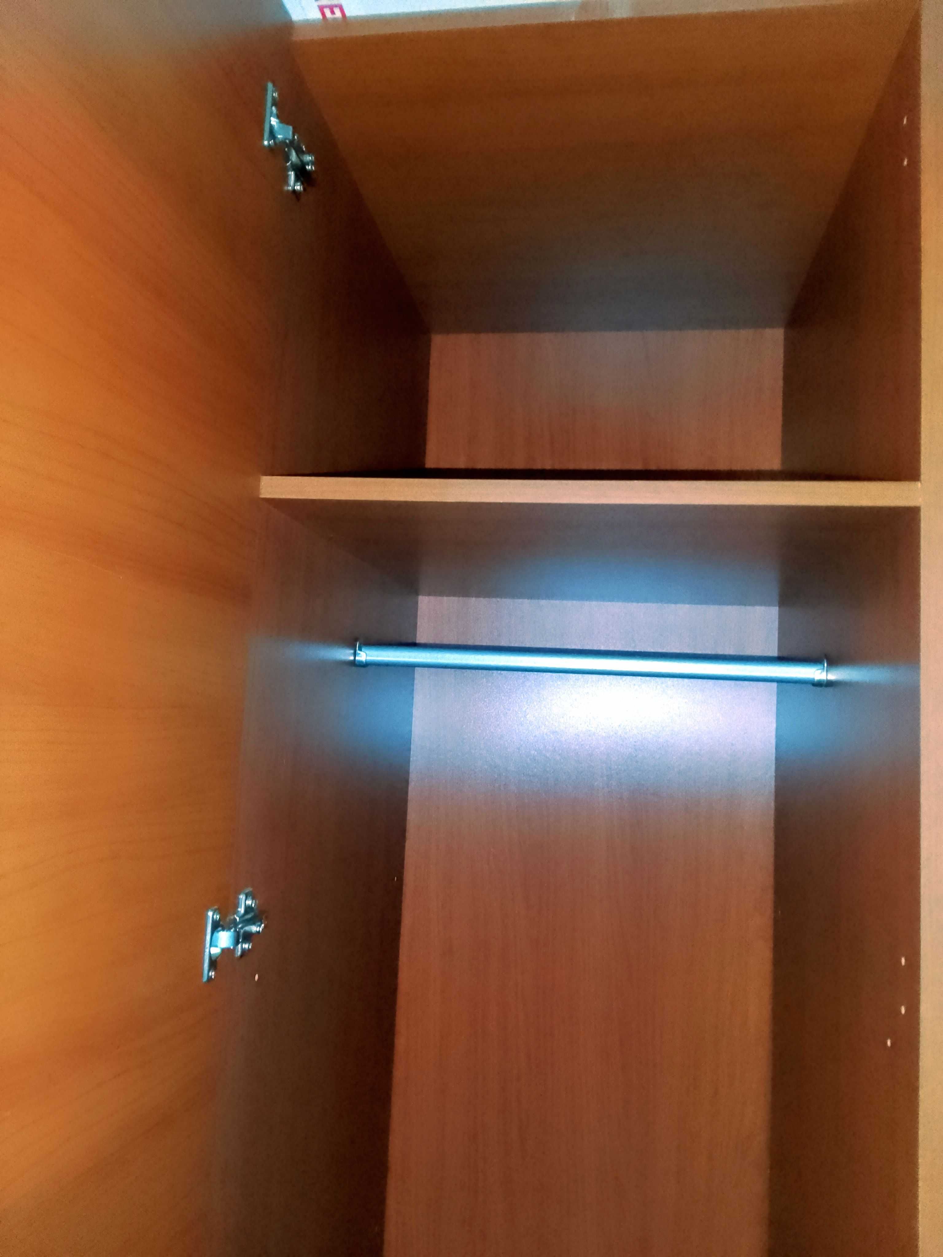 Pojemna szafa BRW półka i reling