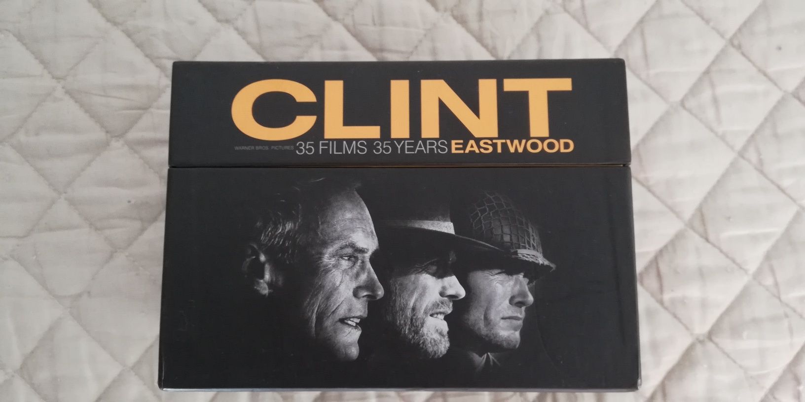 Pack com 35 filmes de Clint Eastwood em dvd (portes grátis)