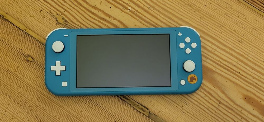Nintendo switch lite wersja z grą animal crossing, ładowarka i etui