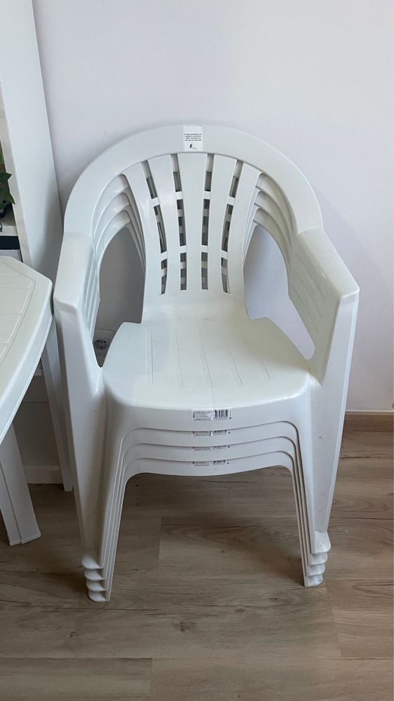 Conjunto mesa + 4 cadeiras