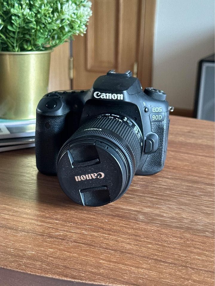 Canon 90D com lente