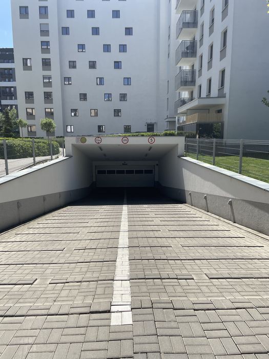 miejsce postojowe w garażu podziemnym Marcelińska 94C