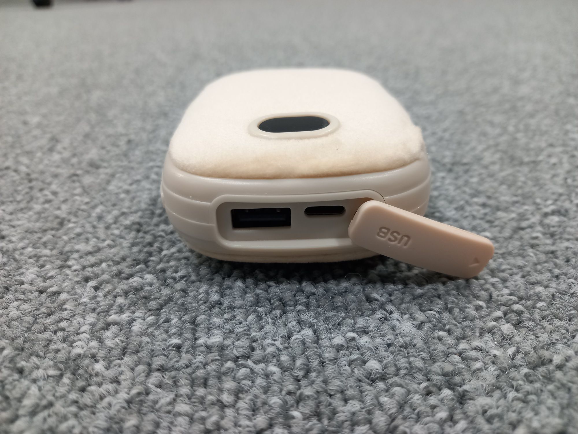 Aquecedor de Mãos de Dupla Face e Power Bank - Compacto e Elegante