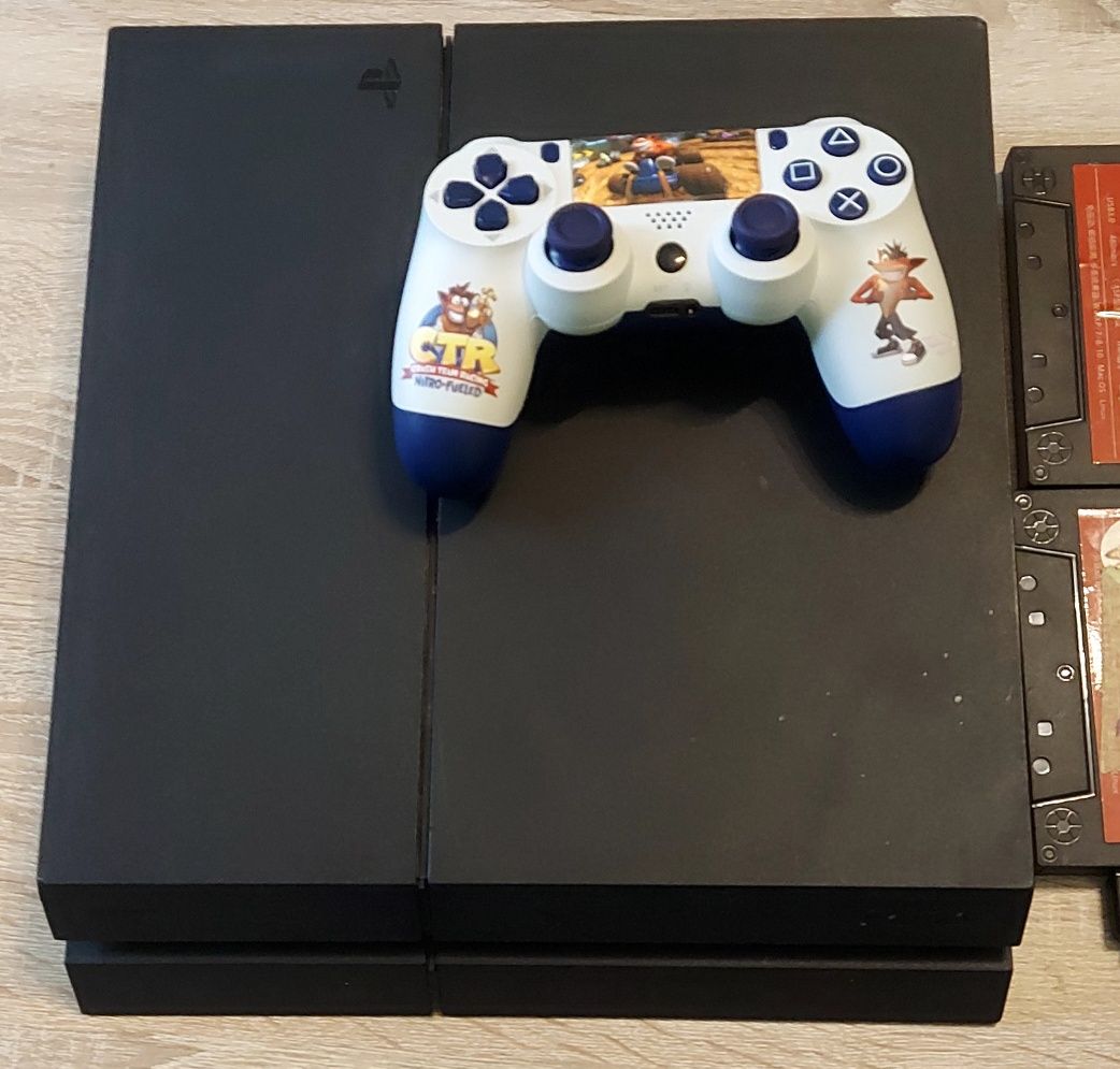 Konsola ps4 fat z softem 11.00 z grami.