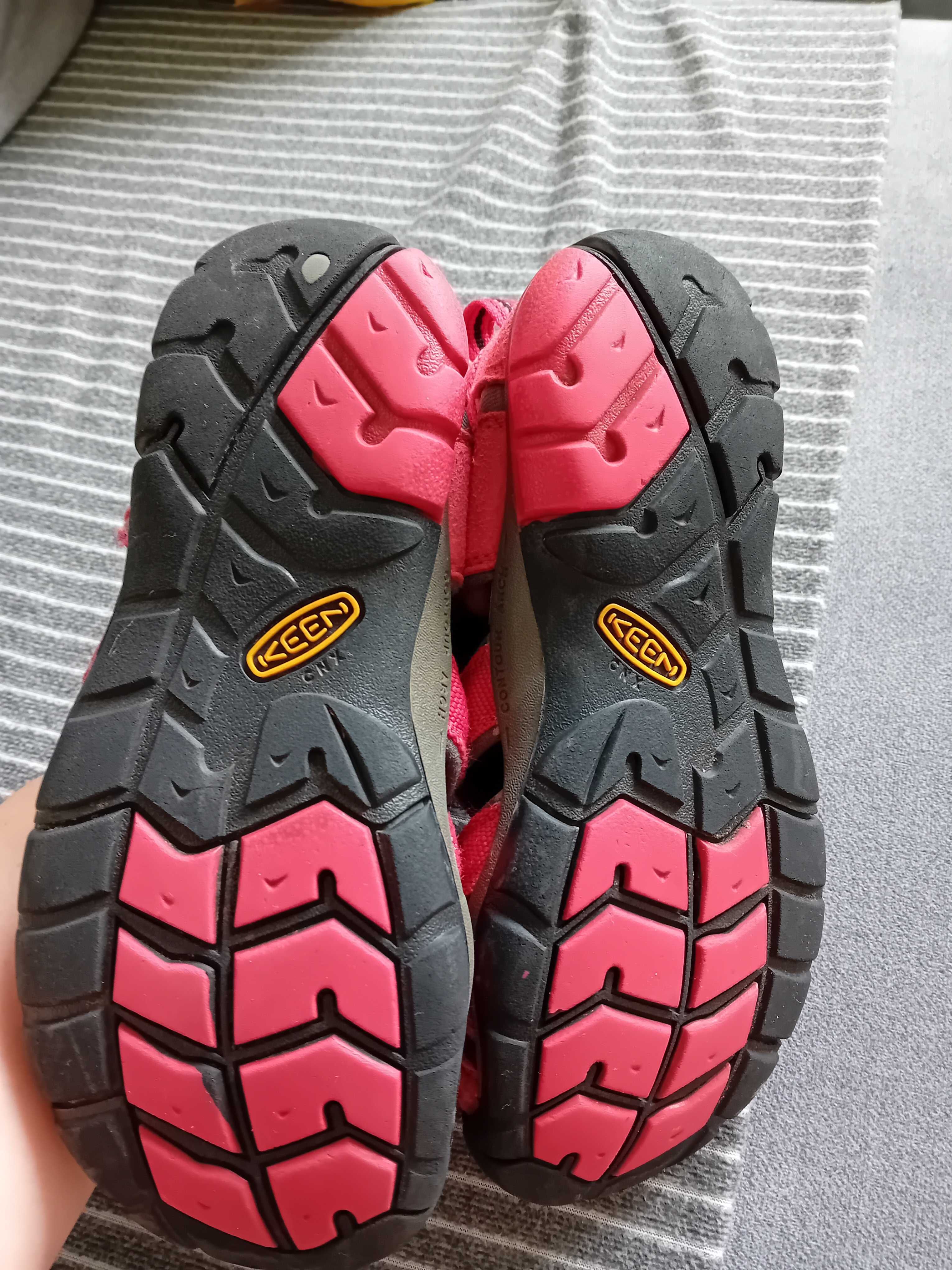 Sandały Keen czerwone 34