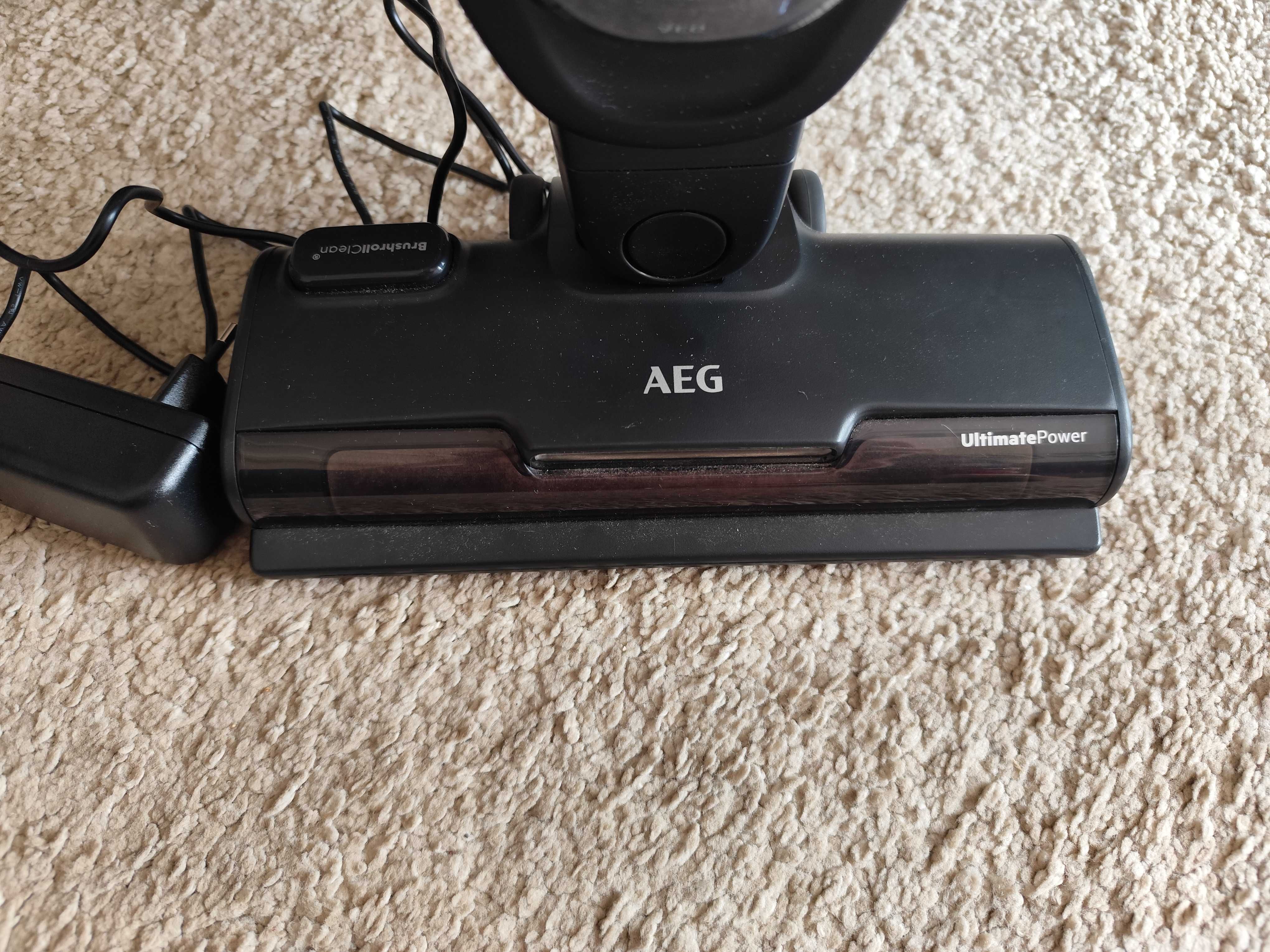 Aspirador vertical AEG
