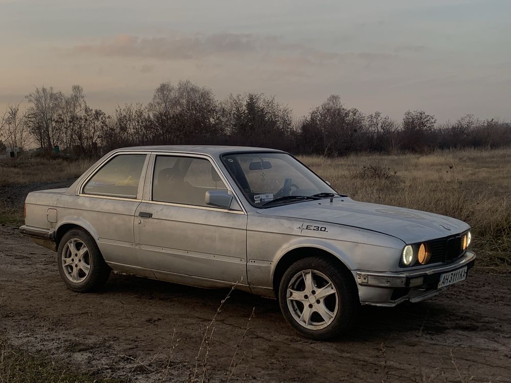Продам BMW e30 купе