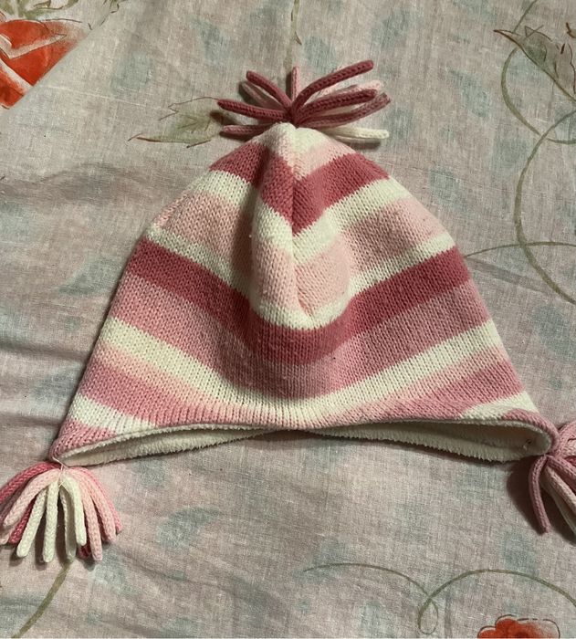 Подарую дитячі шапочки на дівчинку