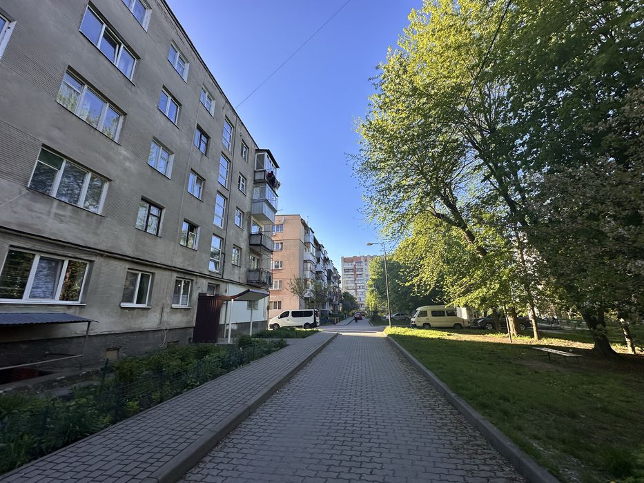 Продаж 2-кім Винники. вул. Кільцева.
