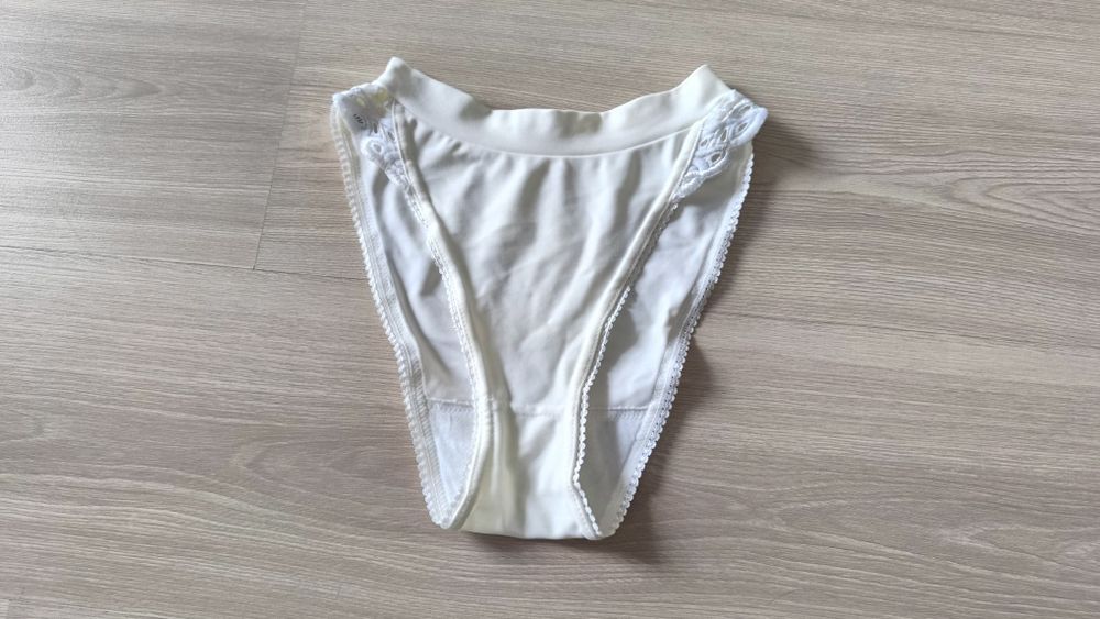 Majtki w kolorze ecru