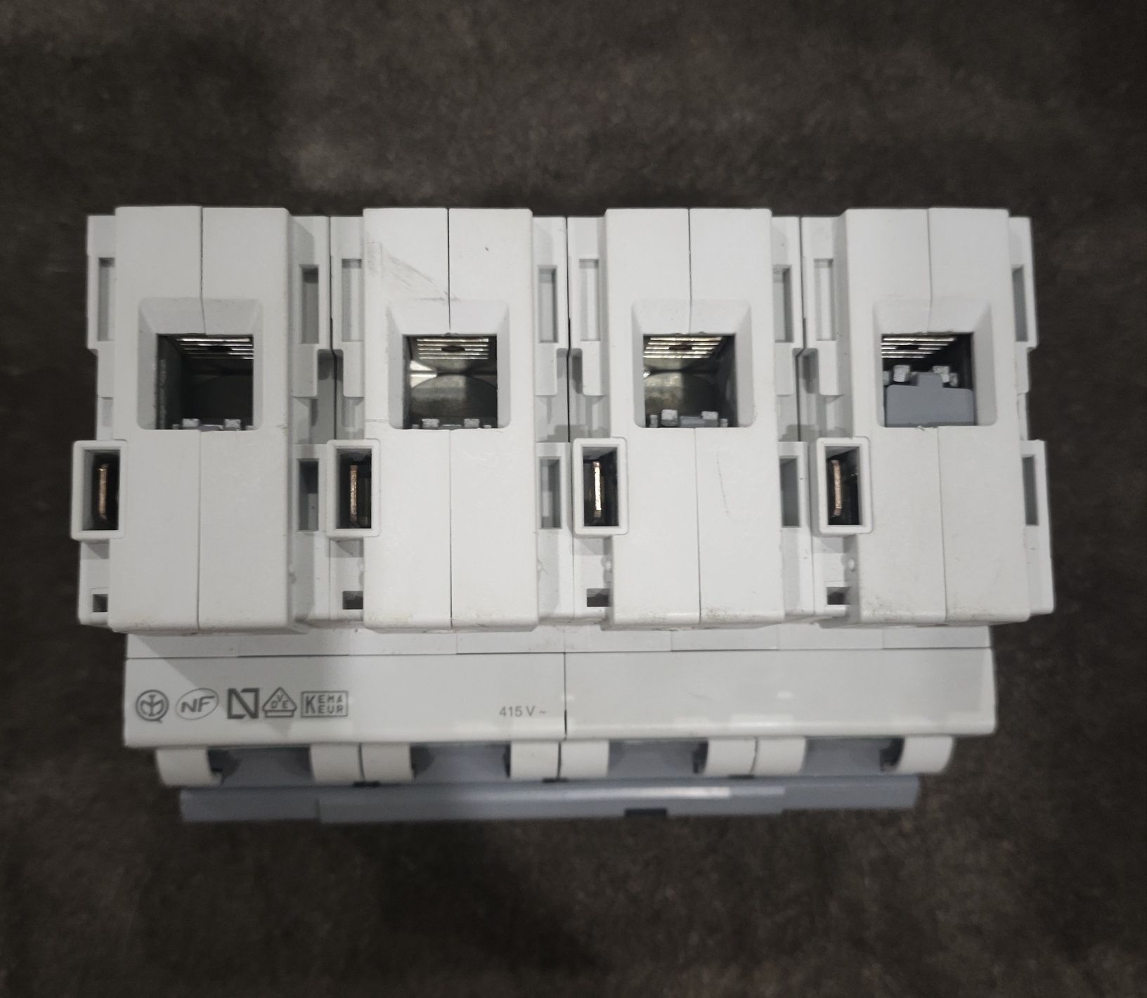 4 Disjuntores Hager HMF480 4P 80A curva C