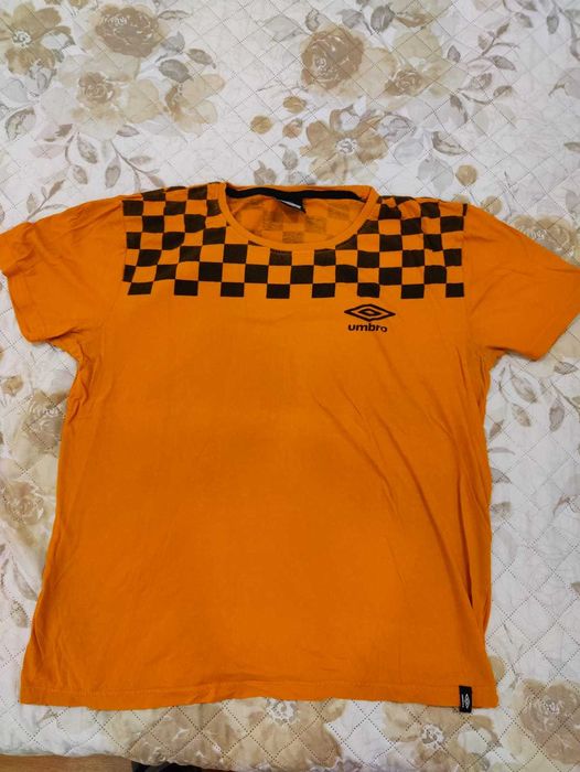 T-shirt Umbro tam. XL em bom estado