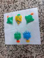 Conjunto de peixes de plástico