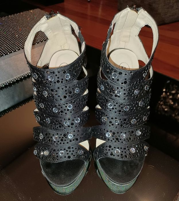 Sandálias cetim com brilhantes