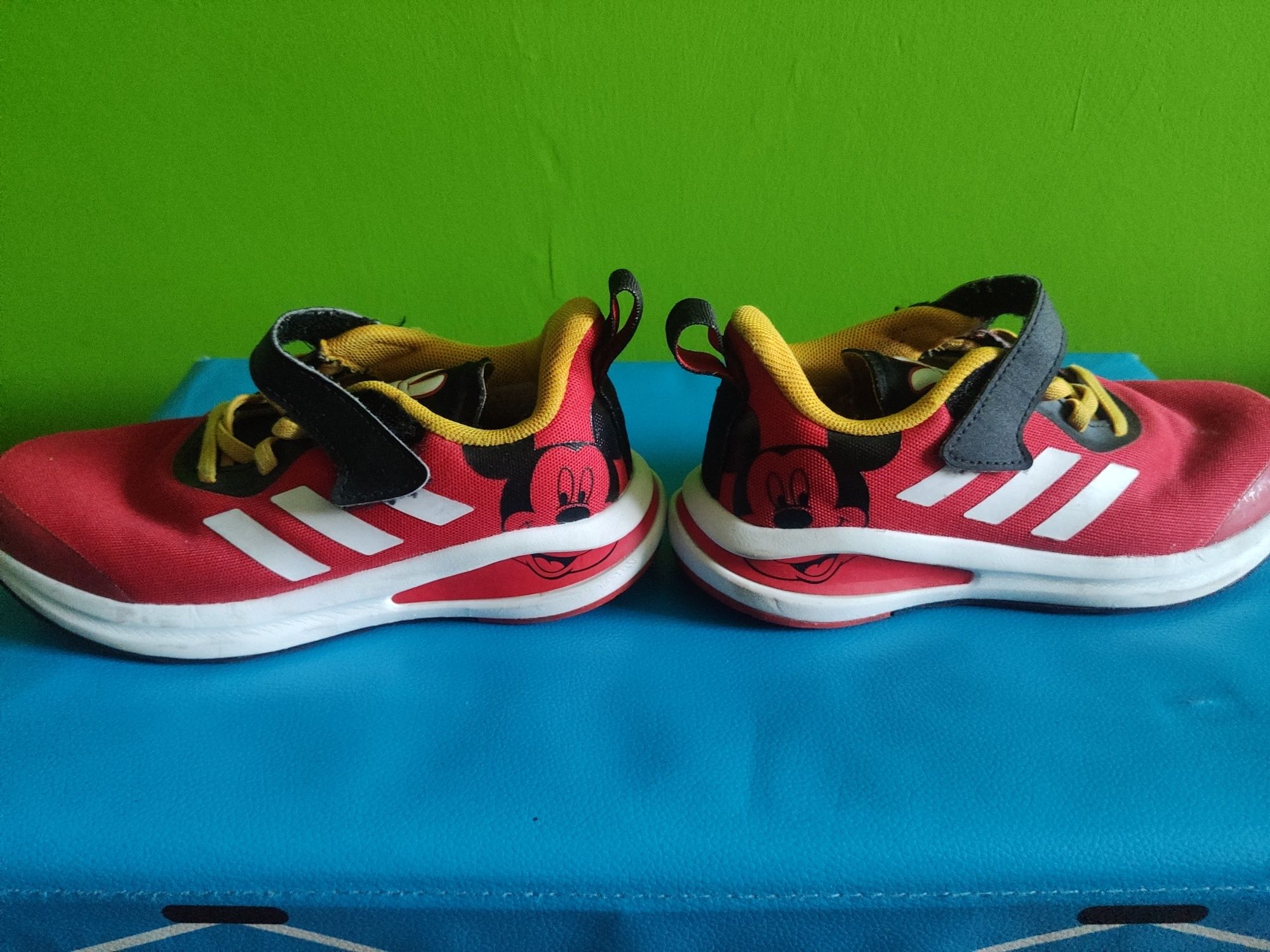 Adidasy czerwone. Rozmiar 33