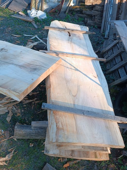 Деревина з липи.