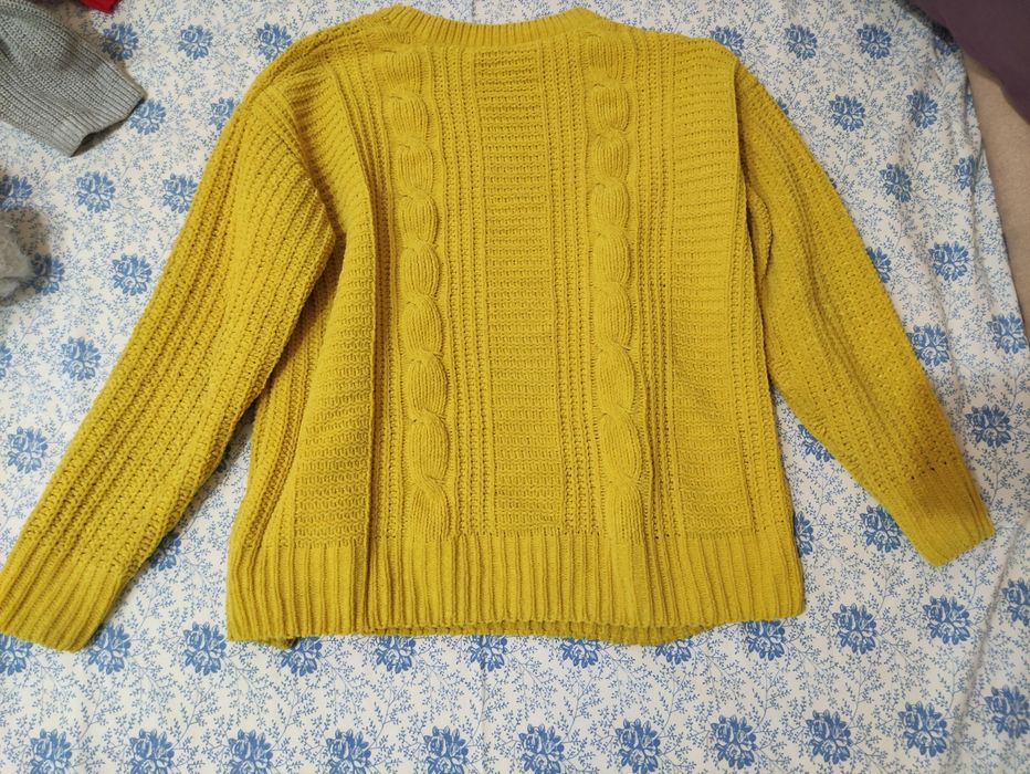 Світер гірчичний S