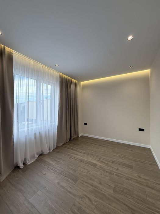 У нас Новинка! Новий, сучасний Таунхаус. Камін. Власне подвіря.