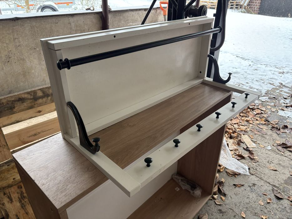 Wieszak na ubrania do przedpokoju