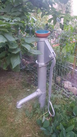 Ozdobna pompa do wody antyk zabytek