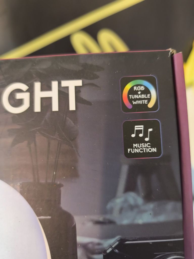 Lampka zmieniająca kolor z pilotem